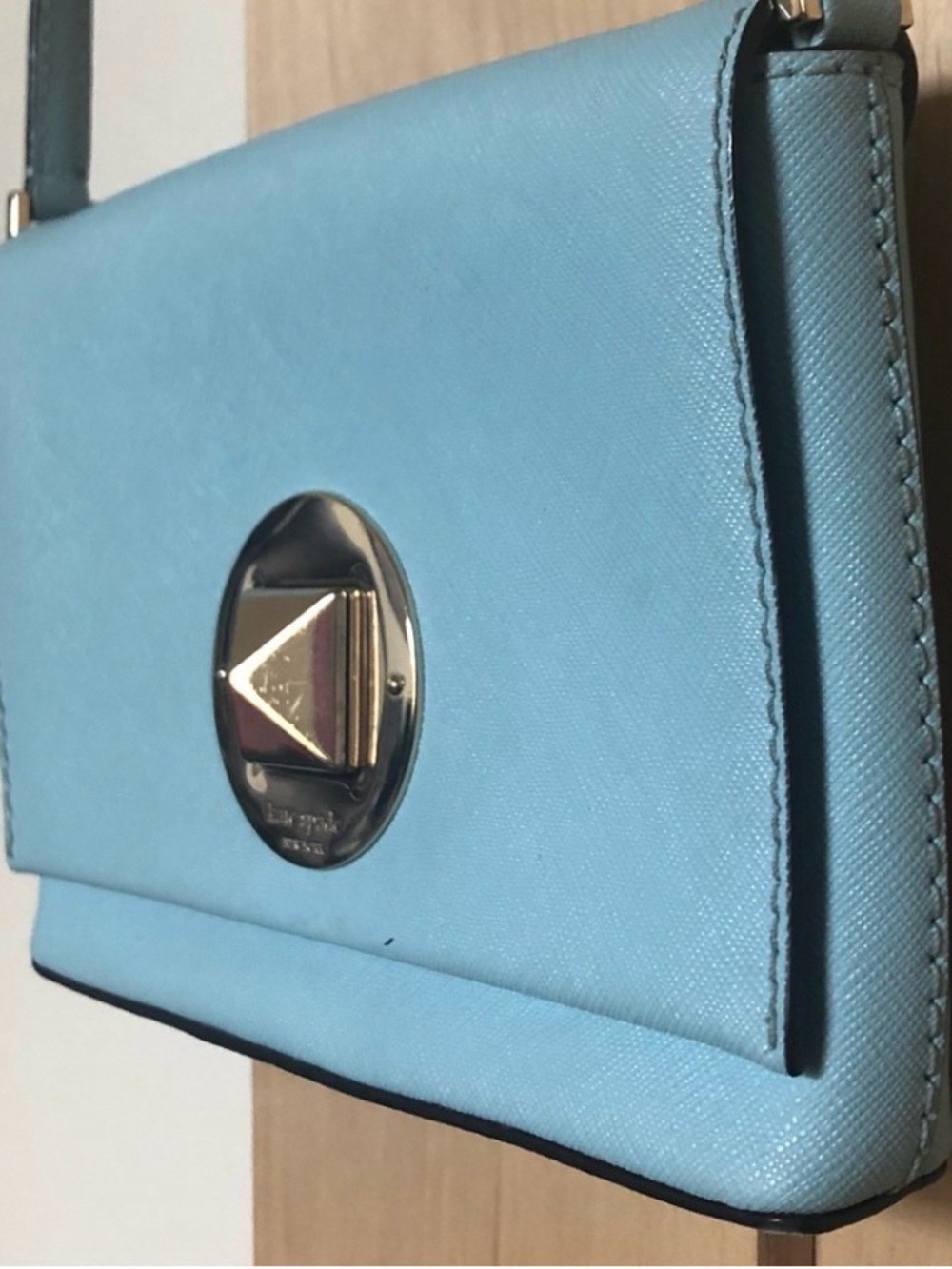 kate spade light blue leather flap clutch with gold-tone turn-lock - Picture 6 of 10